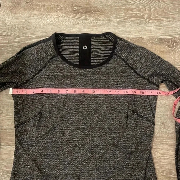 Lululemon Reversible Open Your Heart Long Sleeve Medium - Picture 7 of 8